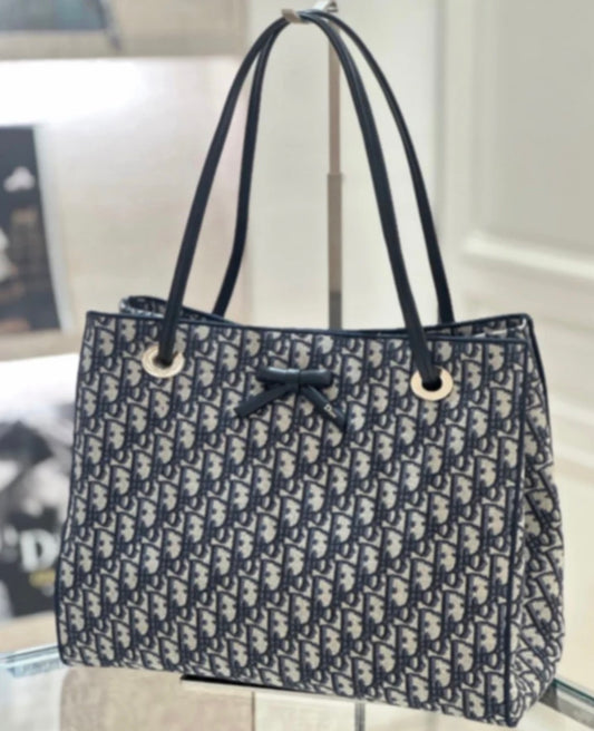 Adore Tote